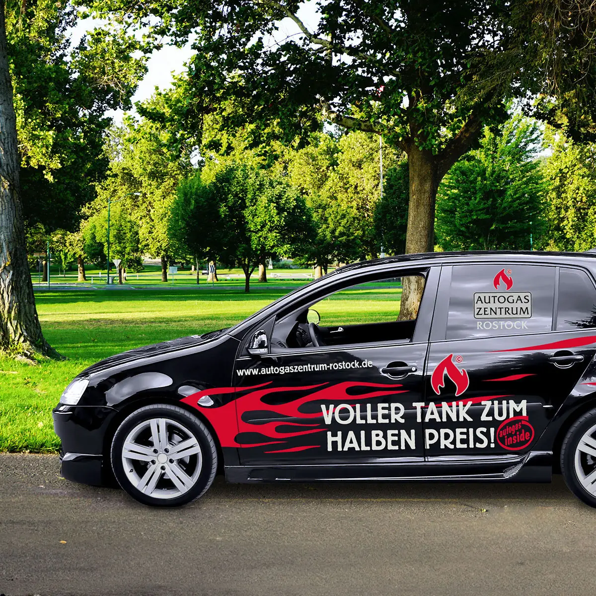 Autogaszentrum Rostock – Fahrzeugbeschriftung »Voller Tank zum halben Preis!«