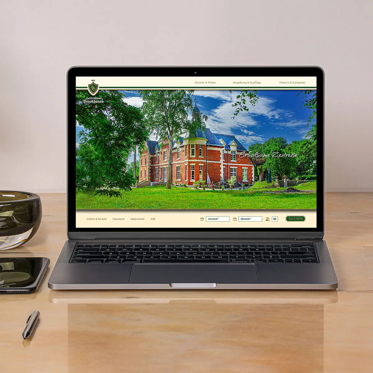 Herrenhaus Brookhusen – Website-Screen mit Buchungssuche »Erholsame Zeitreise«