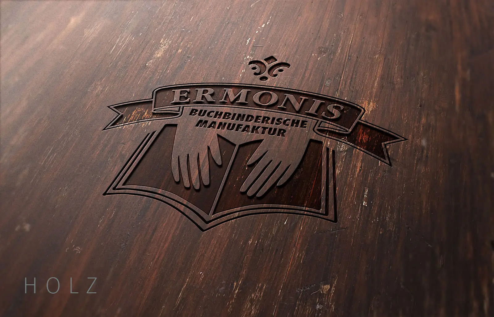 ERMONIS Logo auf Holz – Stanzung, Gravur, Prägung, Laser.